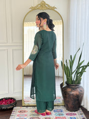 Salwar Love Classic Contrast Ensemble – Rich Green Paired with Banarasi Magic.