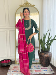 Salwar Love Classic Contrast Ensemble – Rich Green Paired with Banarasi Magic.