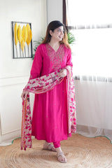 SalwarLove Elegant Ethnic: Pink Chanderi Kurti with Jacquard Dupatta.