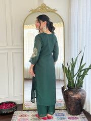 Salwar Love Classic Contrast Ensemble – Rich Green Paired with Banarasi Magic.