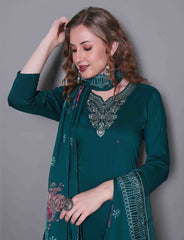 SalwarLove Emerald Elegance Embroidered Kurta Set.-Green