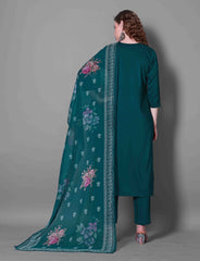 SalwarLove Emerald Elegance Embroidered Kurta Set.-Green