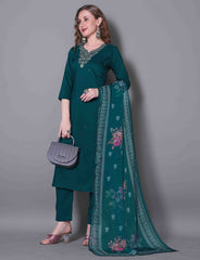 SalwarLove Emerald Elegance Embroidered Kurta Set.-Green