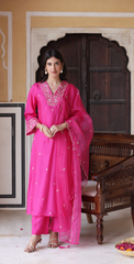 SalwarLove Rosé Radiance – Viscose Kurti Set with Organza Dupatta-Pink.