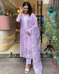 SalwarLove Elegant Lavender Embroidered Kurta Set | Pure Russian Silk Charm.