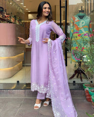 SalwarLove Elegant Lavender Embroidered Kurta Set | Pure Russian Silk Charm.