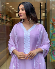 SalwarLove Elegant Lavender Embroidered Kurta Set | Pure Russian Silk Charm.